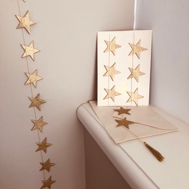 Luna-Leena-Grußkartenset + Girlandensterne Gold – vertikal – L115 cm – Gold – umweltfreundliches Papier – handgefertigt in Nepal
