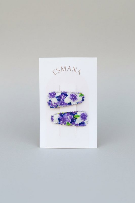 Baby tryknål med lilla blomster