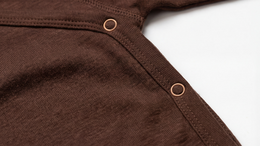 Playsuit / Strampler aus Wolle – Merinowolle – Schokoladenfondant