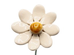 A small white ceramic daisy flower measuring approximately 3.5 cm in size. The flower has a yellow center and white petals, making it a simple yet elegant artificial plant decoration.