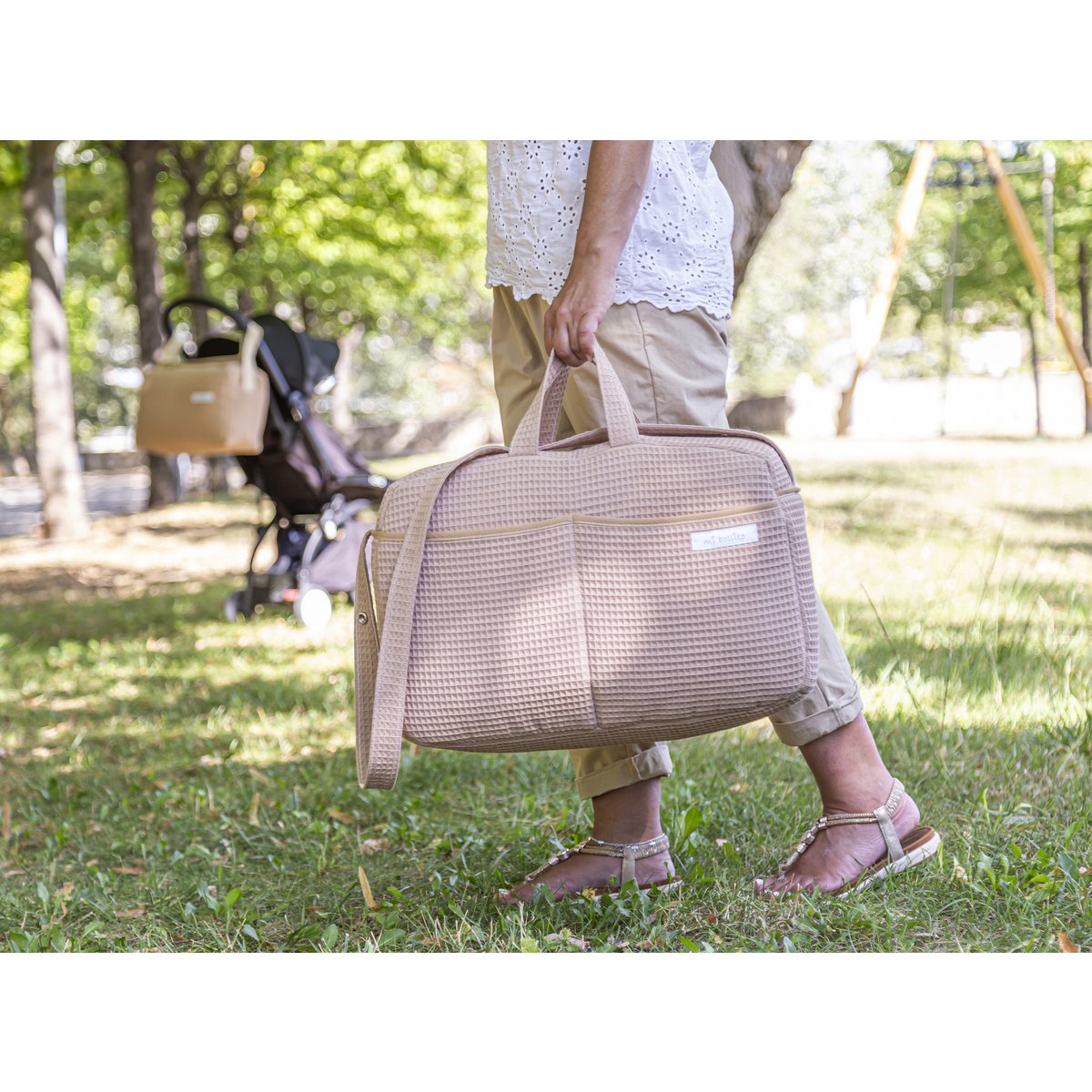 Torba ciążowa typu crossbody do wózka dziecięcego i szpitala. Praktyczny i elegancki organizer o dużej pojemności. Produkt wyprodukowany w Hiszpanii.