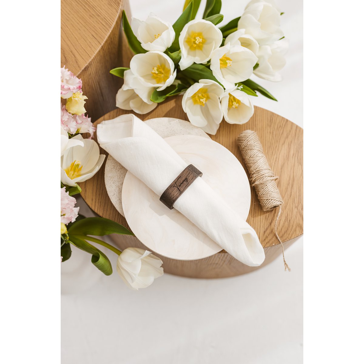 Eleganter personalisierter ovaler Serviettenring aus Eichenholz, individuell gravierte Tischdekoration für Hochzeiten, Dinnerpartys und Heimessen, Hochzeitsbevorzugung