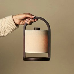 River Dunkelbraune wiederaufladbare Holzlampe
