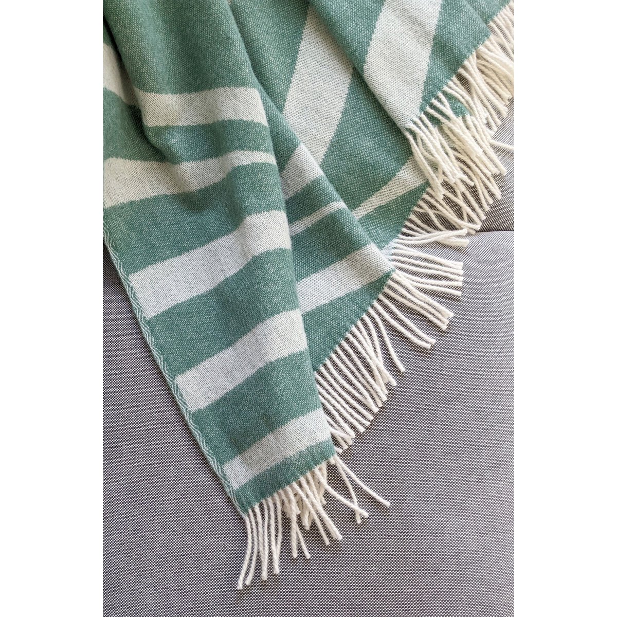 Wool blanket / cuddly blanket bold greenstone