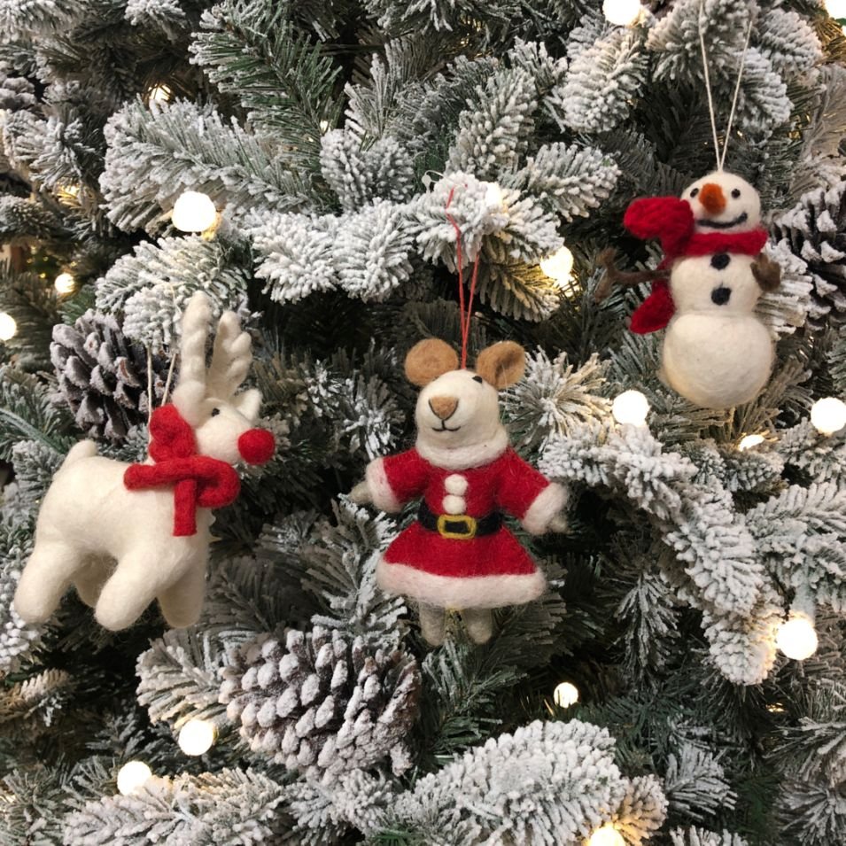 Handgemachter Filzschneemann mit gestricktem Schal Biologisch abbaubare hängende Dekoration
