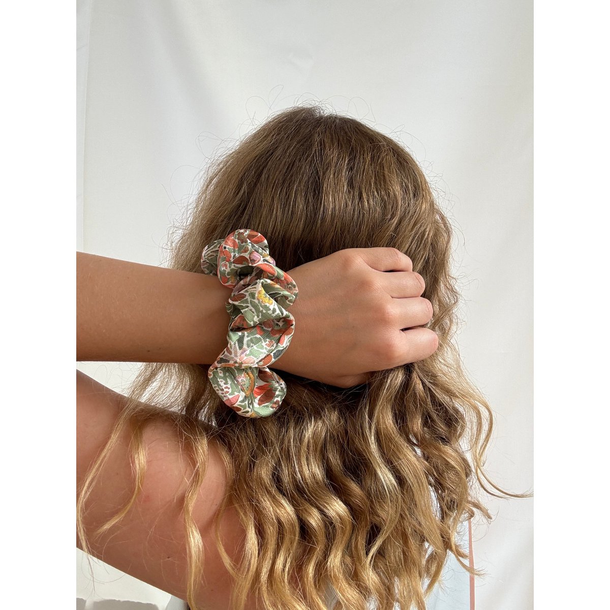 Scrunchie - Grüne Chiffon Blumen - Genbrug