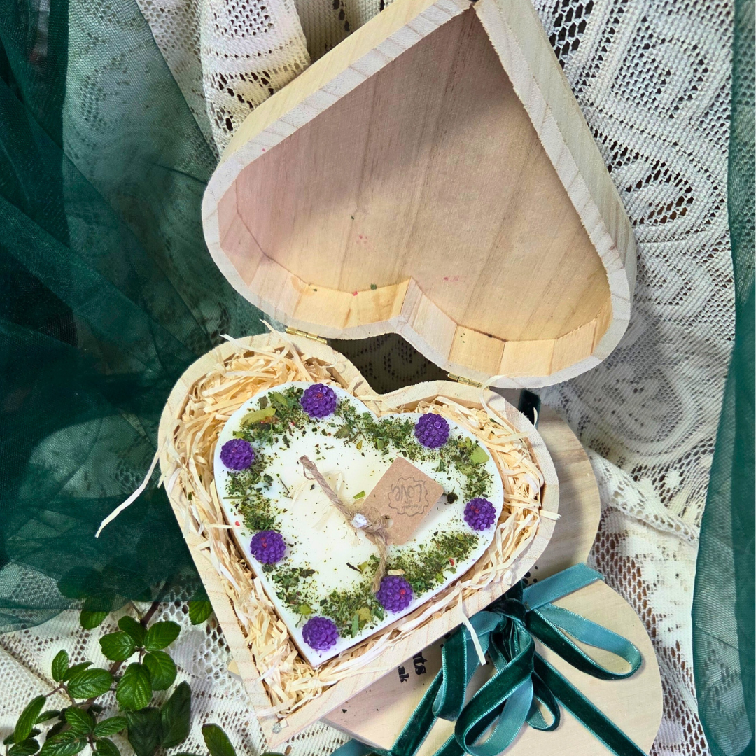 Herz-Geschenkbox, großes Herz mit Brombeeren