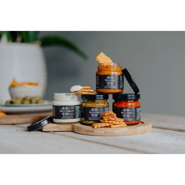 Tapenade Formaggio- old cheese
