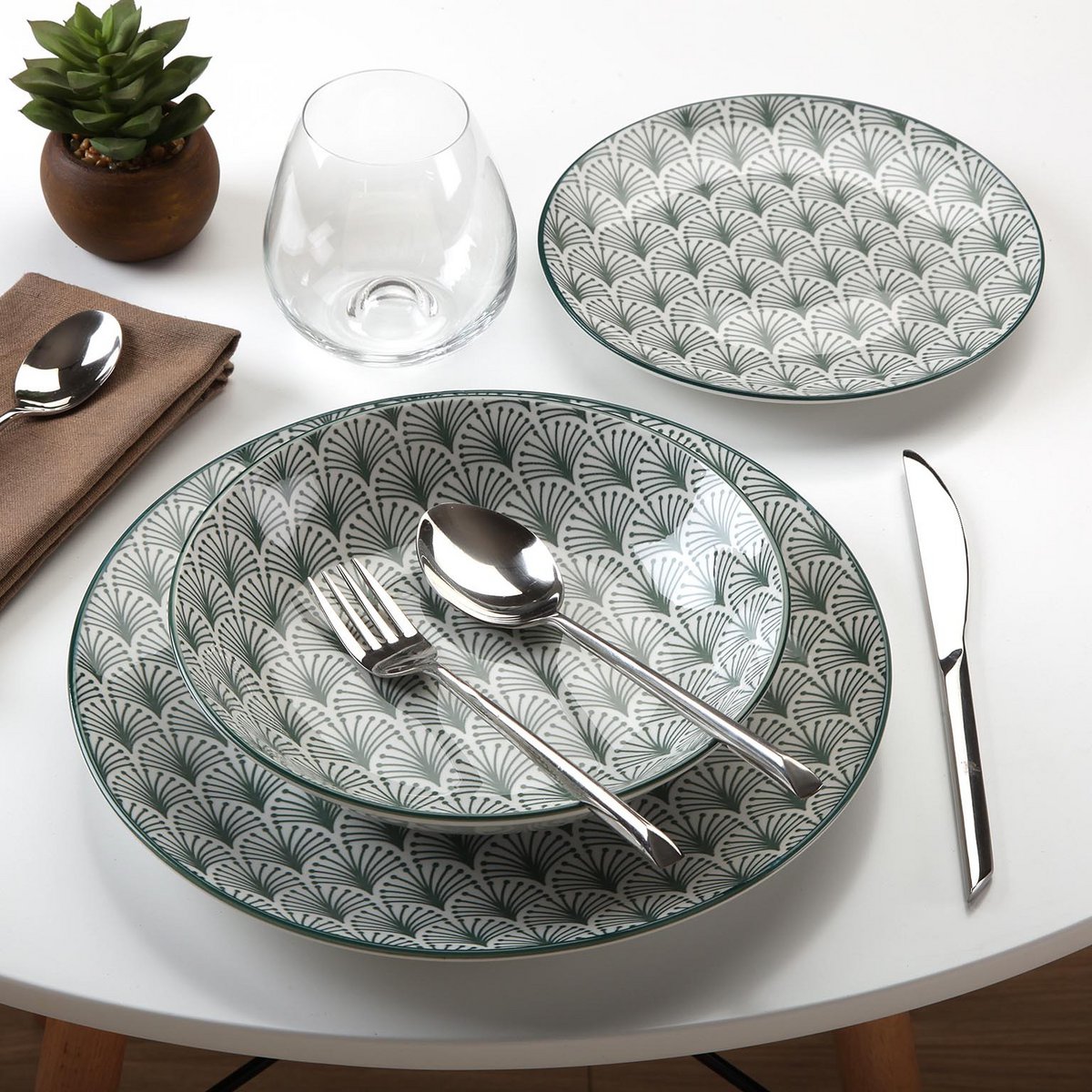 DISHES 18 PIECES