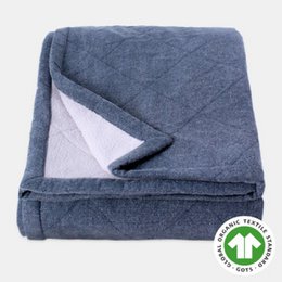 Molly Mutt Umweltfreundliche Bio-Haustierdecke – Dragonstone (Indigoblau) | Waschbar, Fleece-Rückseite, gesteppt, ungiftig, 100 % Baumwolle, 2 Größen
