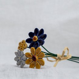 Pequeño ramo de flores de atención.
