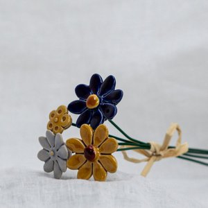 Klein attentieboeketje bloemen