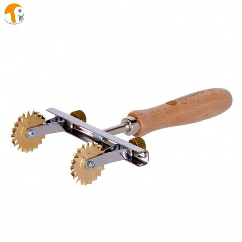 Adjustable pasta cutter with 2 brass toothed blades