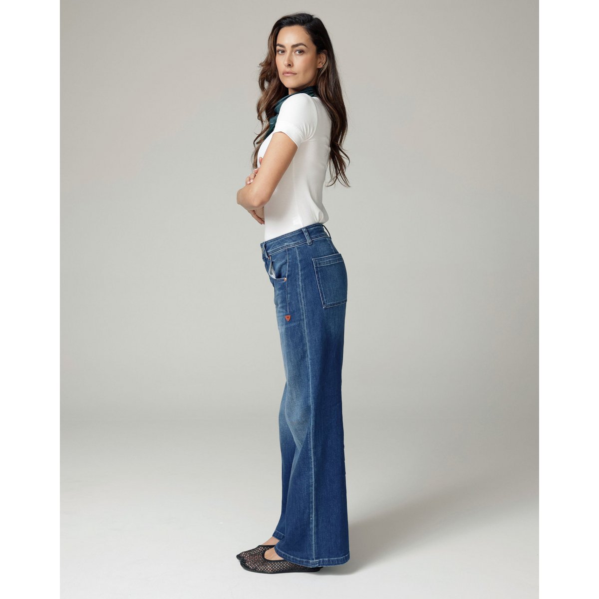 Mittelblaue Super-Vintage-Jeans mit weitem Bein und hohem Bund | Die Bratsche