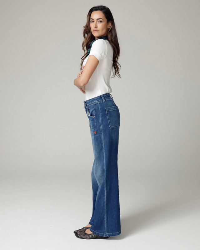 Mittelblaue Super-Vintage-Jeans mit weitem Bein und hohem Bund | Die Bratsche