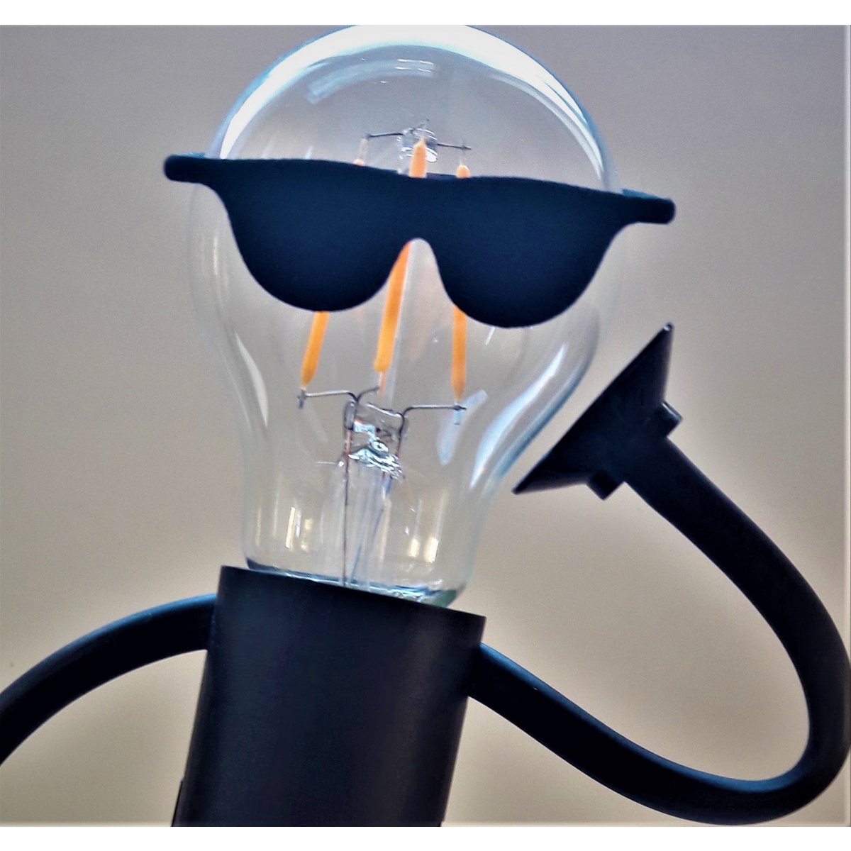 Mr Bright; * Tafellamp * Dutch Design * Zwart gedraaid stofsnoer 1,5 meter * Zwarte design stekker