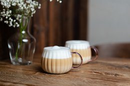 SÆT med 2 glas med lyserødt greb TULIP 1210