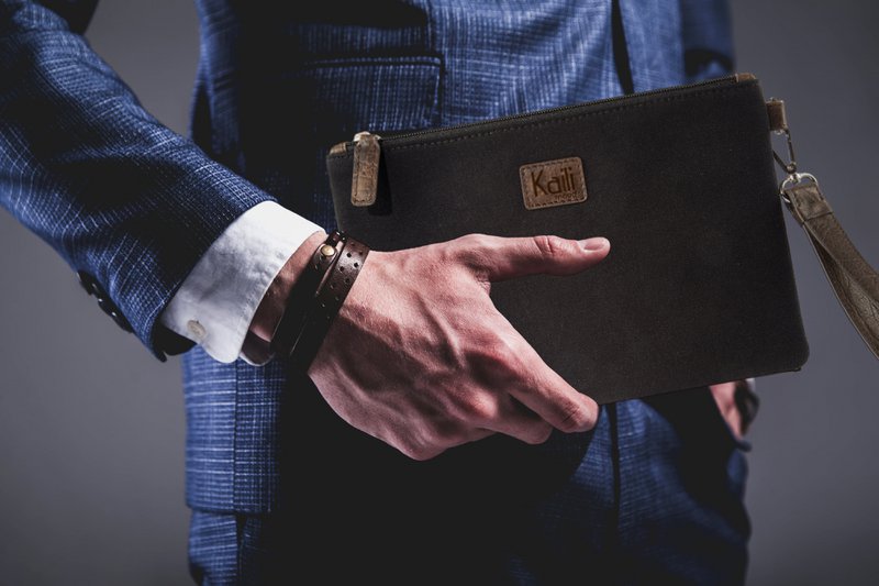 K0027AB | Wrist Pouch in Canvas/Genuine Full Grain Volanata Leather - Color Black/Dark Brown - Polished Nickel Accessories. Dimensions: 25.5 x 17.5 x 1 cm - Packaging: Tnt bag