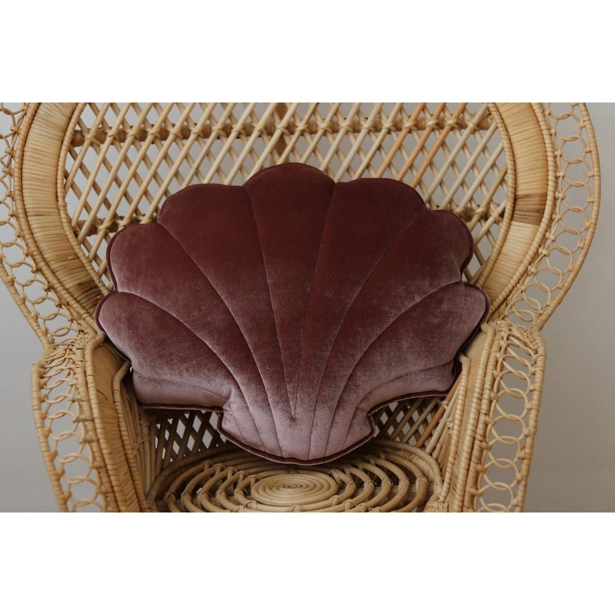 Almohada de concha de terciopelo “Cosmic Pearl”