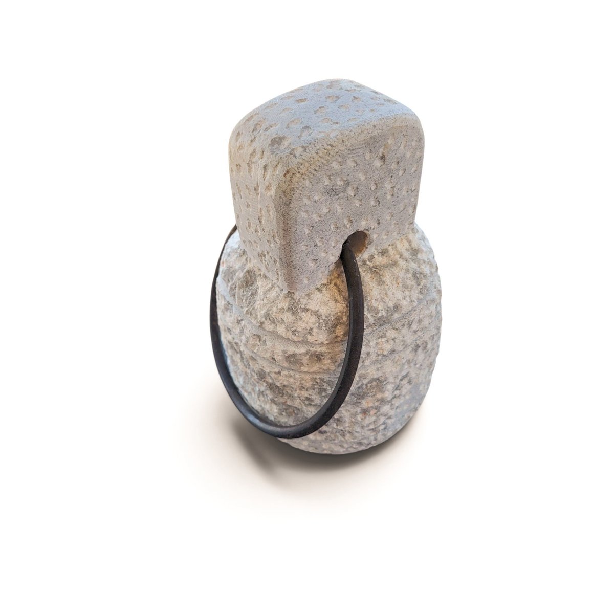 V.l24 Türstopper aus Stein mit Ring aus gealtertem Eisen