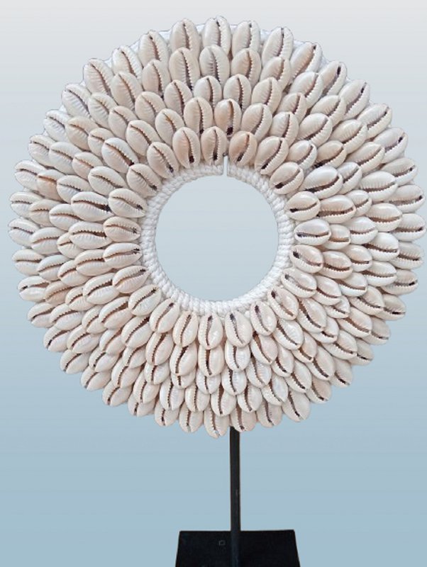 Collar de collar Papua en la decoración estándar de concha