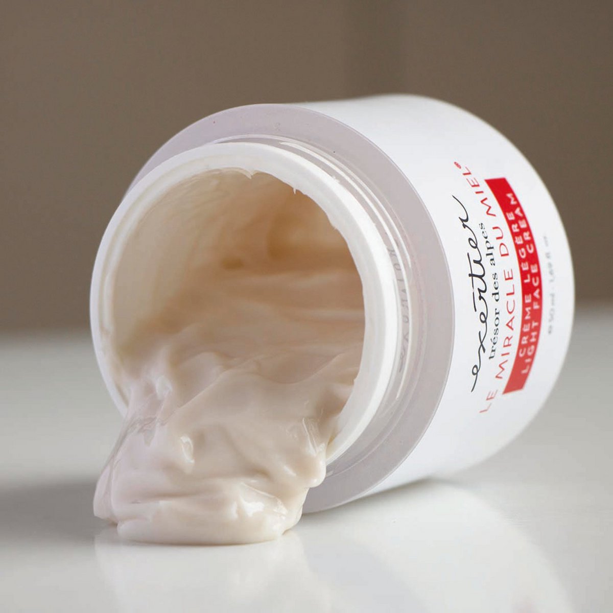 LIGHT CREAM - Moisturizing + Radiance