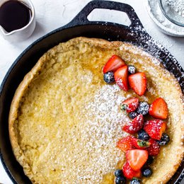 Pancake Pan Caston - Ø 24 x 2,5 cm - støbejernspande til alle varmekilder - træhåndtag - sort
