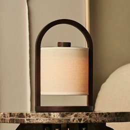 River Dunkelbraune wiederaufladbare Holzlampe