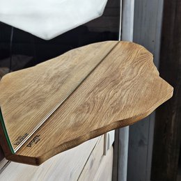 Ręcznie wykonane lustro ścienne z funkcjonalną drewnianą półką inspirowaną górami