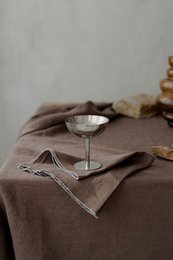 Linned dug med kontrastdetaljer Stone & Cacao Brown -330x145cm
