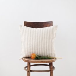 Housse de coussin en lin à rayures blanches naturelles