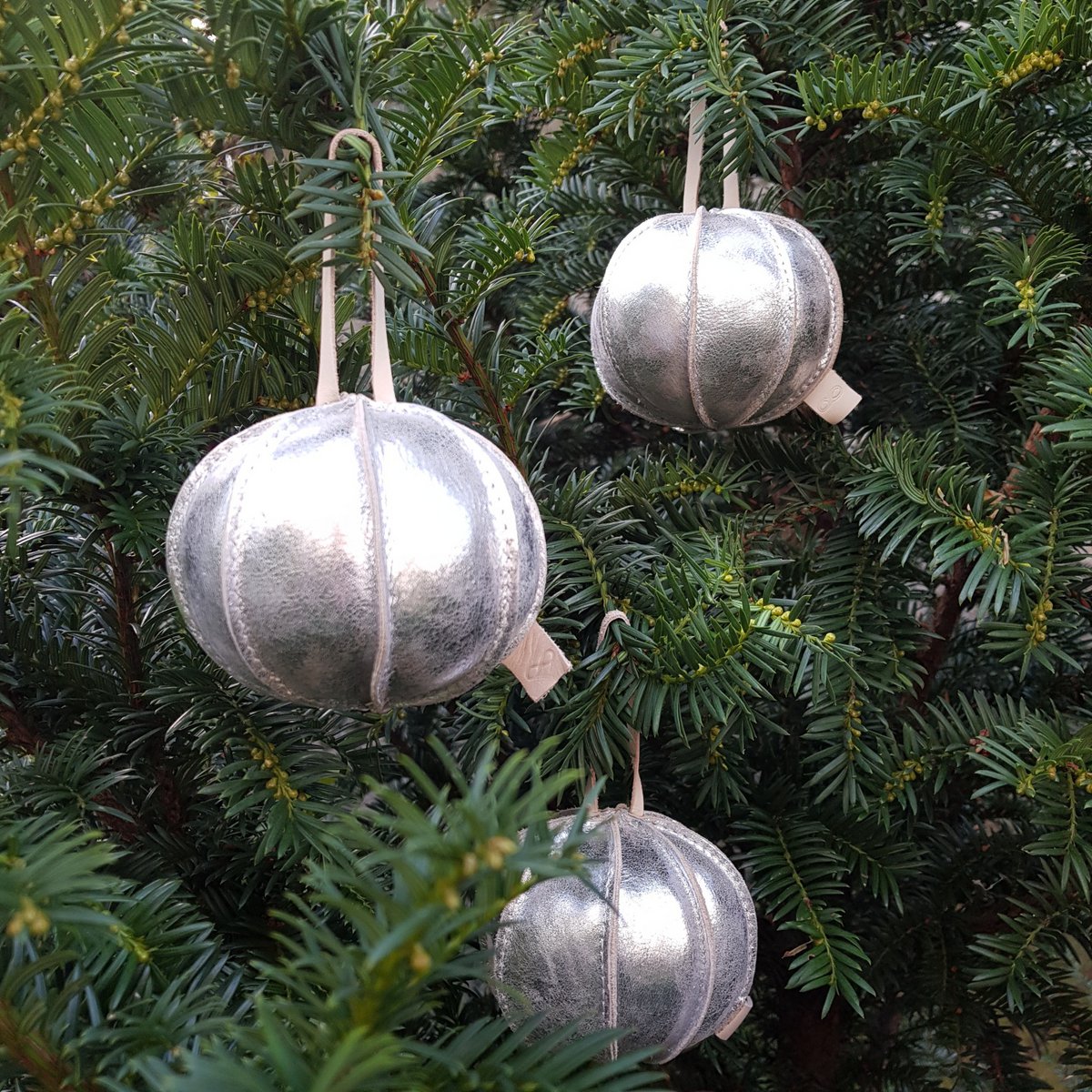 Adorno navideño plateado