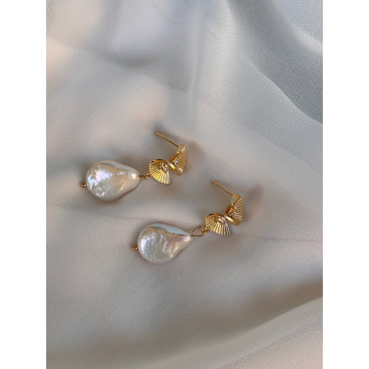 Sulia - boucles d'oreilles avec perle naturel keshi 18K plaqué d'or