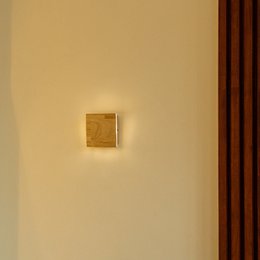 Ładowalna lampa ścienna Lane w kolorze jasnobrązowym