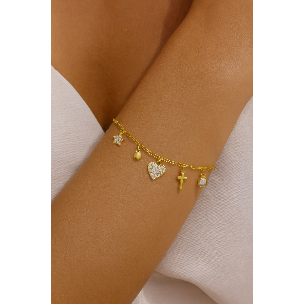 Vergoldetes Armband Rasha mit Symbolanhängern