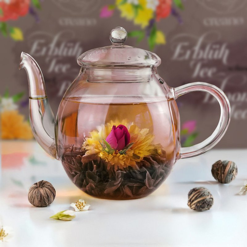 Blooming tea giftset in modern bloemmotief met glazen kan, zwarte thee (6 theeroosjes / 3 soorten)