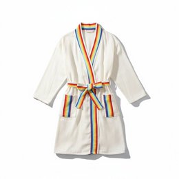 Albornoz oversize confeccionado en 100% algodón con diseño de arcoíris