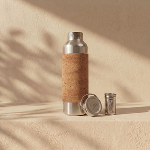 Stainless steel drinking bottle with cork sleeve - thermos bottle - 750 ml, with tea strainer