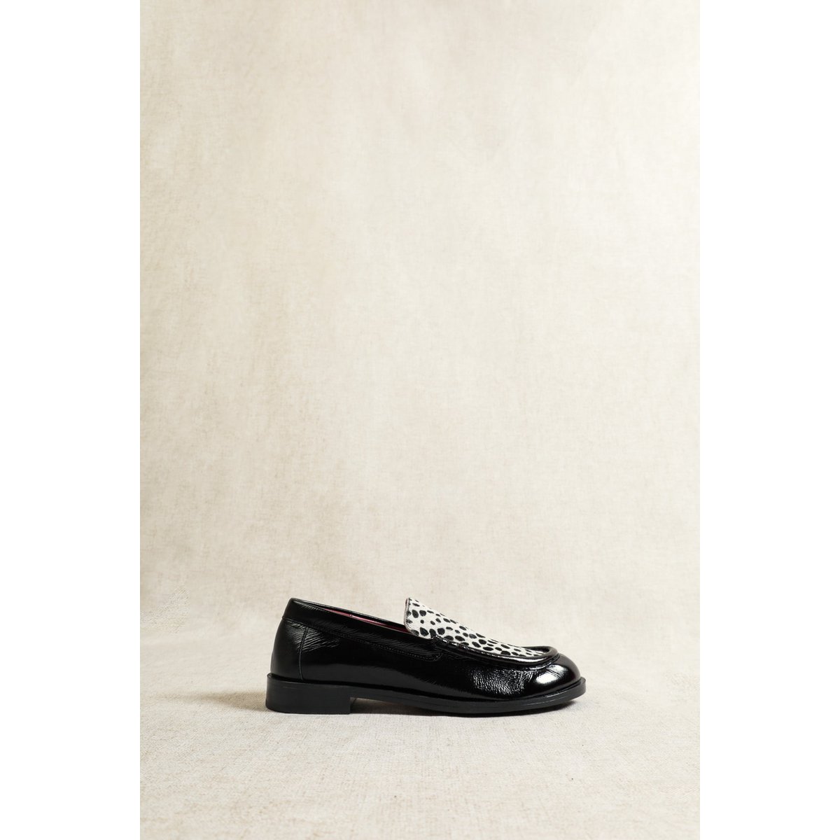 PARSON BLACK – Lakleerloafers met Dalmatische print