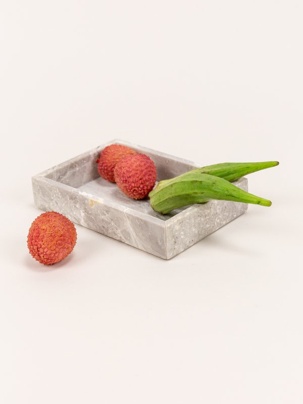 Kleines rechteckiges Tablett aus Naturstein