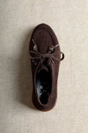 ODDA BEADS CHOCOLADE – Suède Wallabees met veters van harskralen en dikke zool