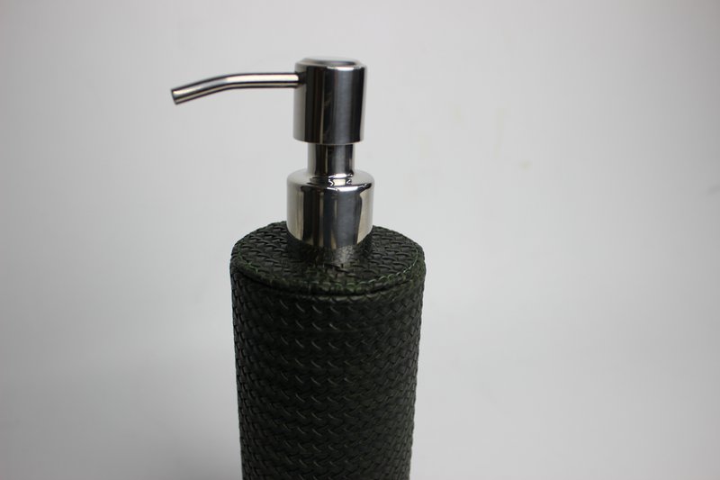 Round soap dispenser in crocodile look-black and stainless steel