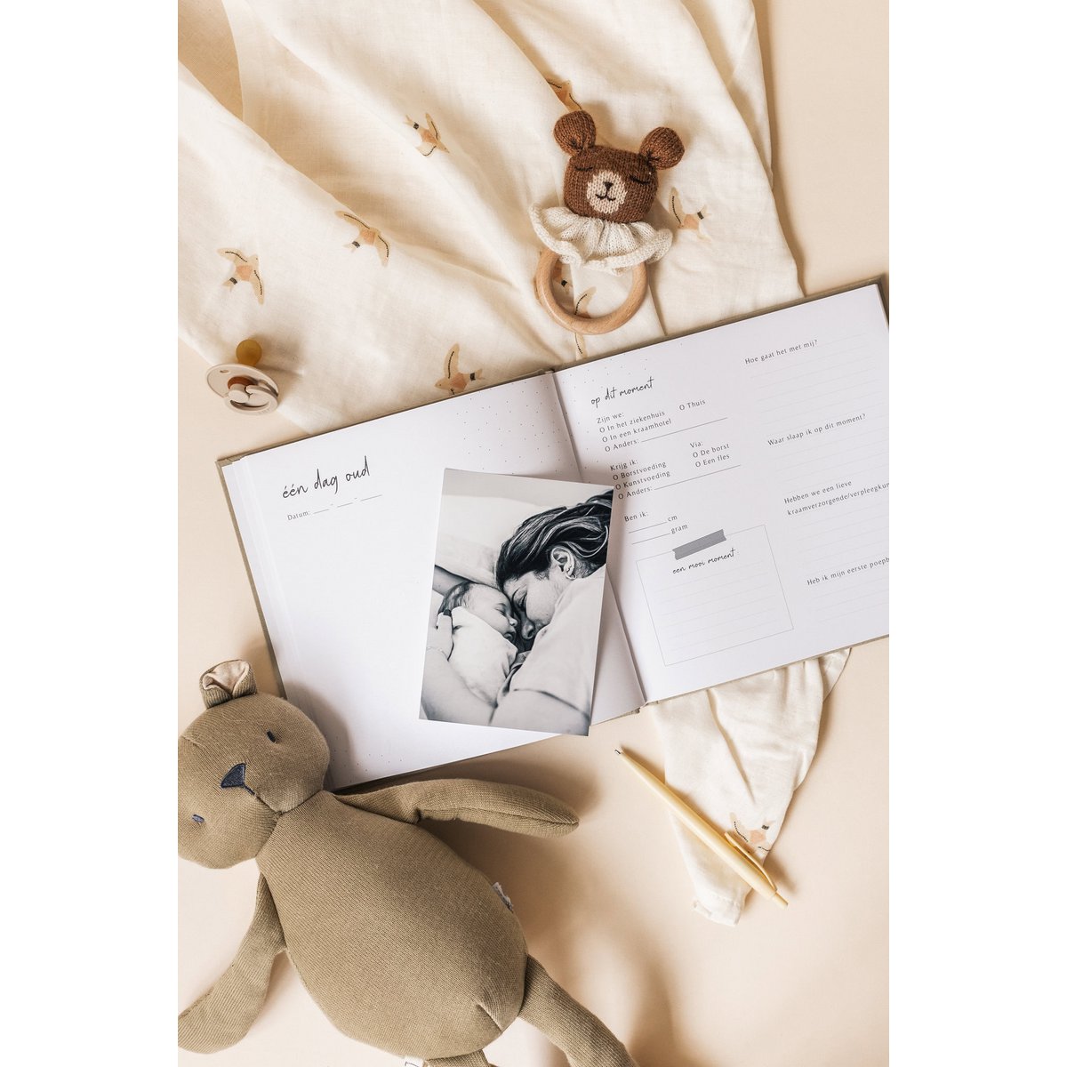 Fyllbooks Babybuch „Mein erstes Jahr“ – Leinen Taupe