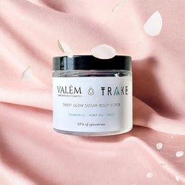 Sweet Glow Sugar Cody Scrub - Róża, rumianek i konopie - 200 ml | Exfoliate, Nourish & Brighten | Holistyczny rytuał spa