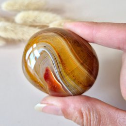 Sardonyx Palm Stone - Mächtiger polierter Stein für Gleichgewicht und Selbstvertrauen (5–10 cm)
