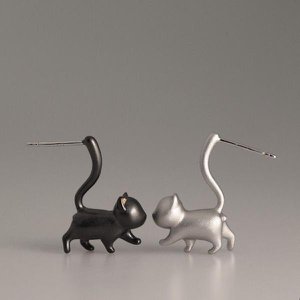 Verspielte Katzen-Ohrstecker