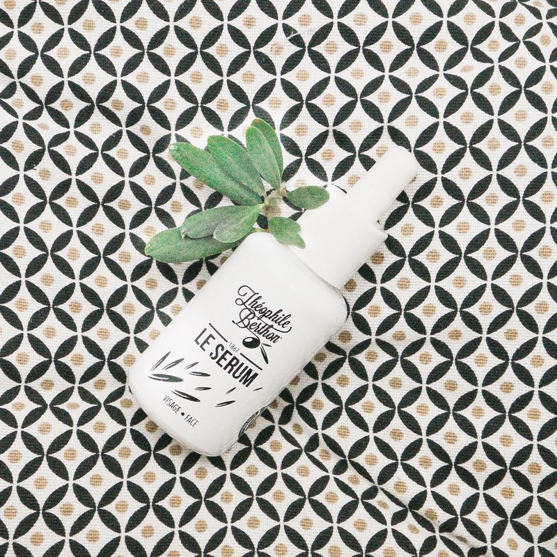 Revelation Youth Serum med 7 naturlige aktive ingredienser. Ansigt og halsudskæring. 30 ml