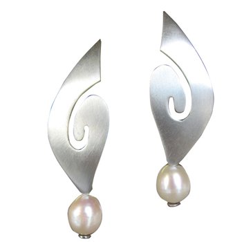 E 876 ear studs, silver with pearl