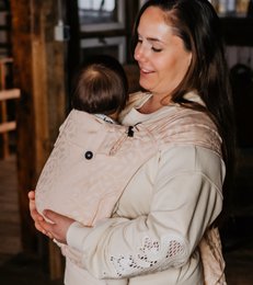 Bæresele wrap & go baby - blomstret - blød ferskenfarve