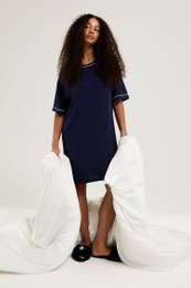  A navy blue, knee-length dress with a relaxed, casual silhouette. The dress features a round neckline and short sleeves, making it a comfortable and versatile option for women's nightwear.